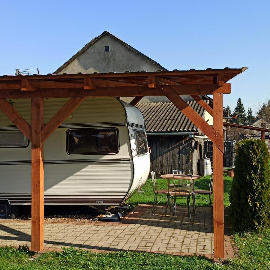 Pole U Mani Hotell Wizajny Exteriör bild